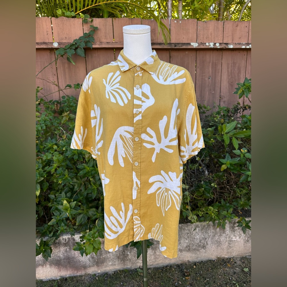 Folk Yellow and White Tropical Print Short Sleeve Button-Down Shirt